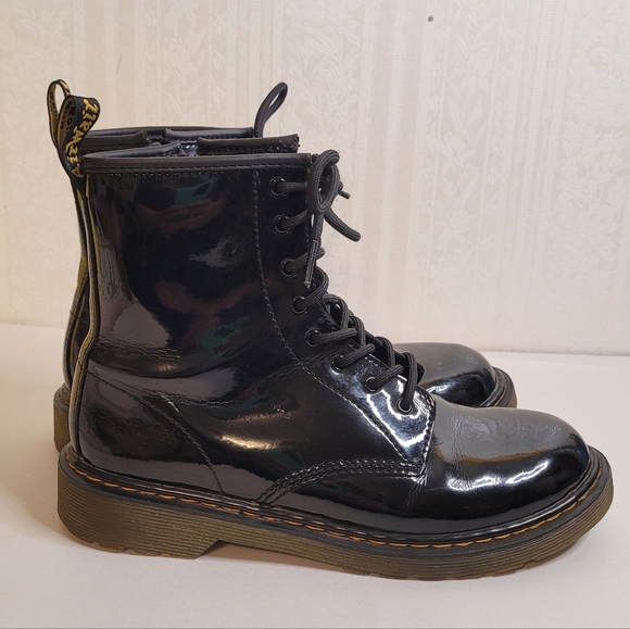 Dr. Martens Black Patent Leather Combat Boots Womens Size 7 Goth Emo Scene 1460Y - Picture 2 of 8
